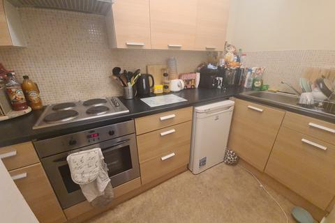 2 bedroom flat to rent, Ash Grove, Leeds LS6