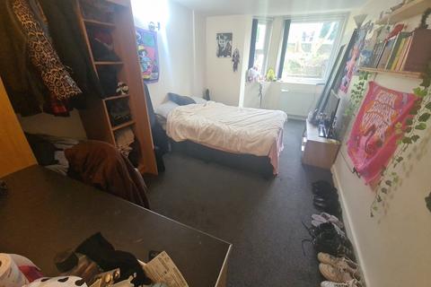 2 bedroom flat to rent, Ash Grove, Leeds LS6