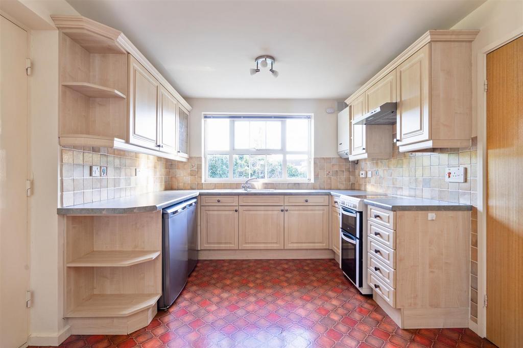 20 Farnborough Drive 2.jpg