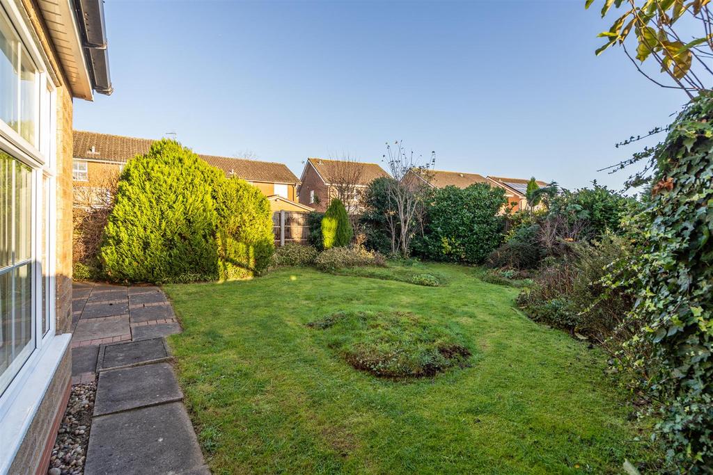 20 Farnborough Drive 16.jpg