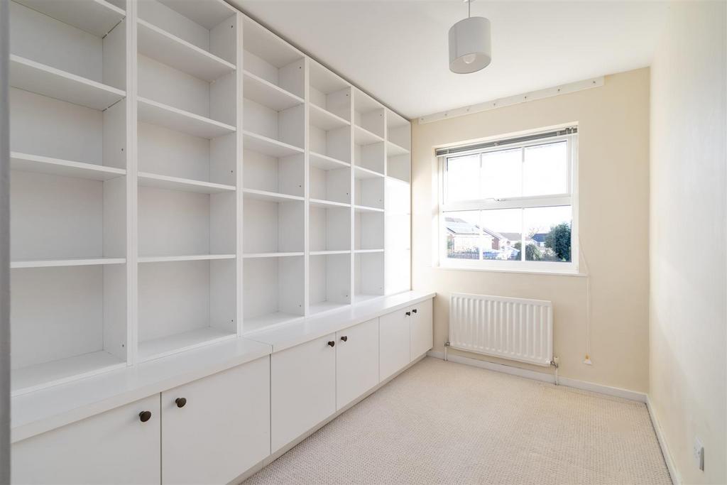 20 Farnborough Drive 7.jpg