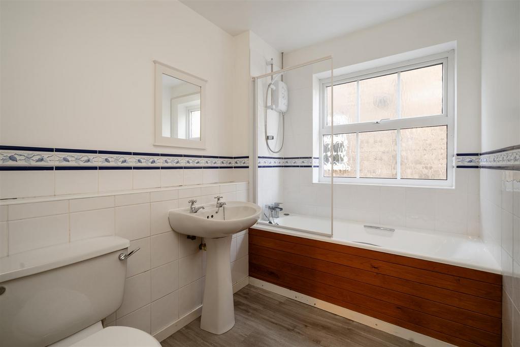 20 Farnborough Drive 12.jpg