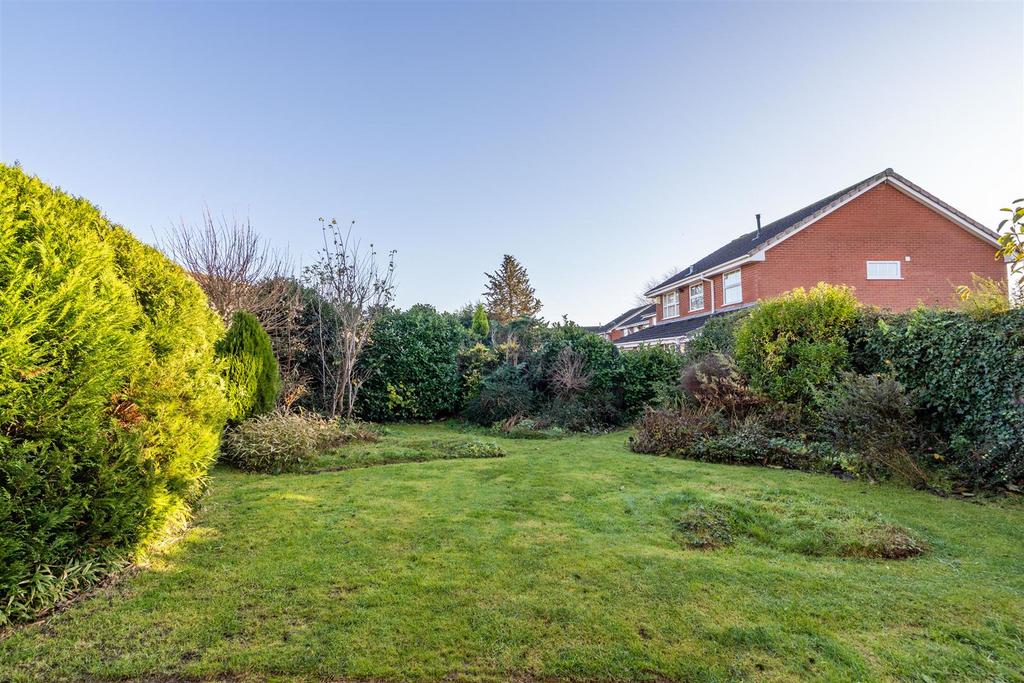 20 Farnborough Drive 15.jpg