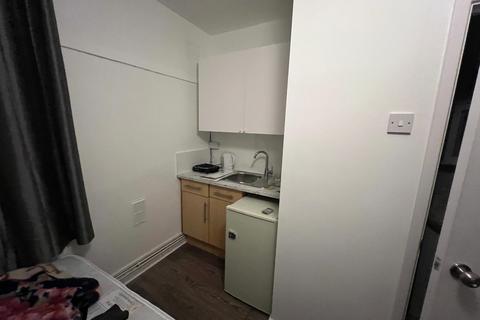 Studio to rent, Boundary Road, London NW8