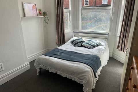 Latchmere Road, Manchester M14