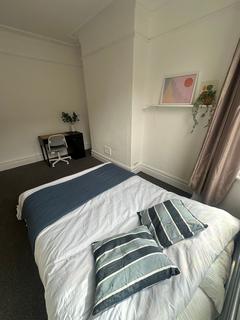 6 bedroom house to rent, Latchmere Road, Manchester M14