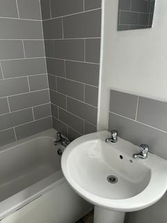 6 bedroom house to rent, Latchmere Road, Manchester M14