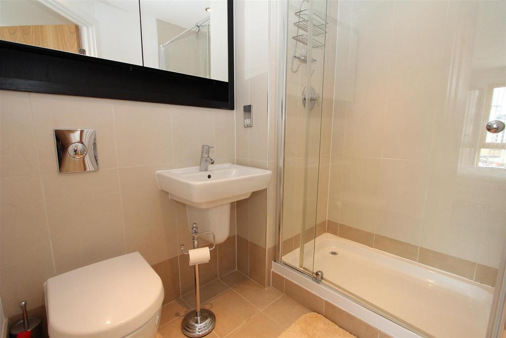 Ensuite1.JPG