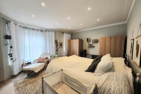 undefined, West Ealing W13