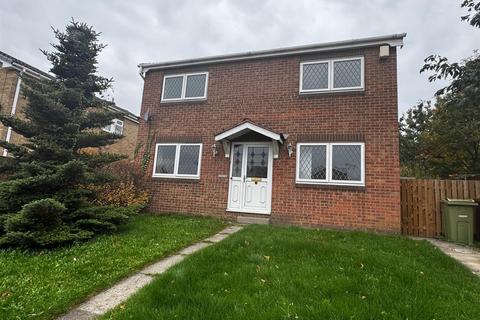 3 bedroom detached house to rent, Glastonbury Avenue, Wakefield