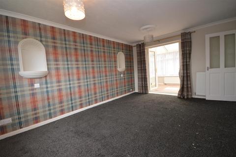 3 bedroom detached house to rent, Glastonbury Avenue, Wakefield