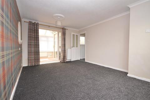 3 bedroom detached house to rent, Glastonbury Avenue, Wakefield