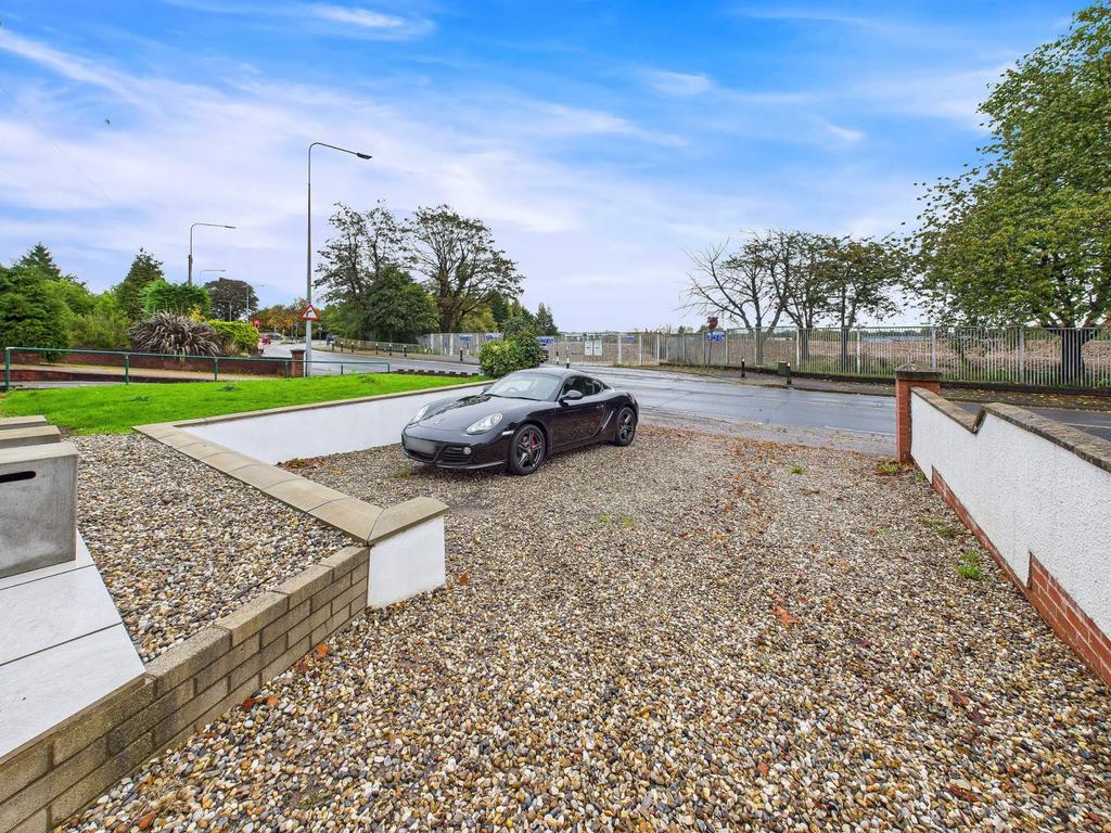 Driveway &amp; Front Entrance