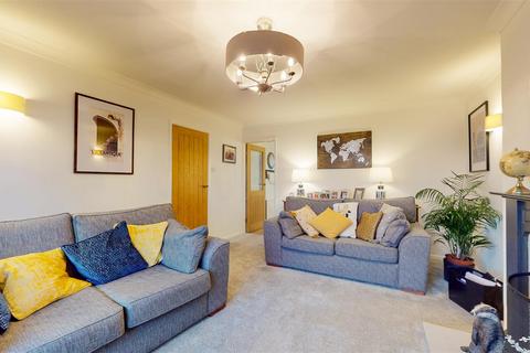 undefined, Lon Gogarth, Benllech