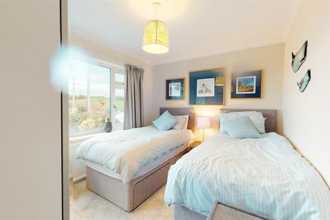 undefined, Lon Gogarth, Benllech