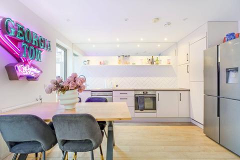 2 bedroom flat for sale, Felix Point, Tower Hamlets, London, E14