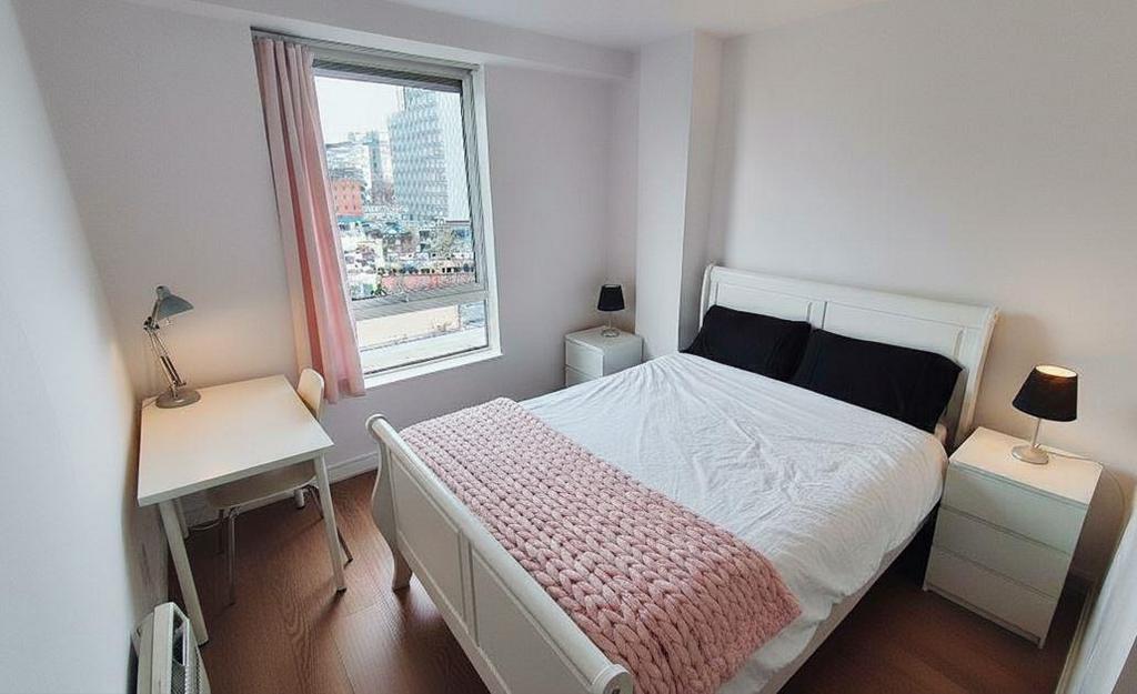 Bed1.JPG