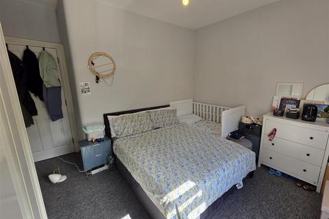 3 bedroom flat to rent, Manor Park Crescent, Edgware