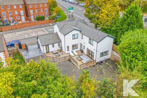5 bedroom detached house for sale, 129 Hunt Lane, Chadderton, Oldham, OL9 9JJ