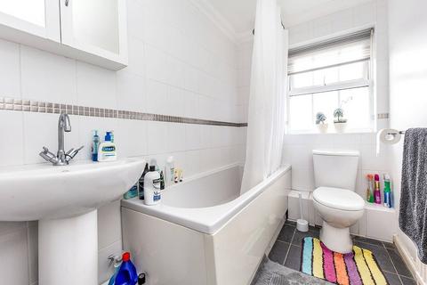 undefined, Doncaster Close, Hertfordshire SG1