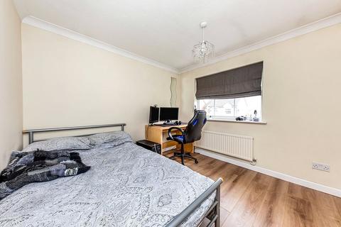 undefined, Doncaster Close, Hertfordshire SG1
