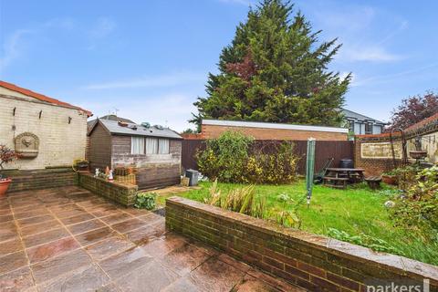3 bedroom semi-detached house for sale, Foxhays Road, Berkshire RG2