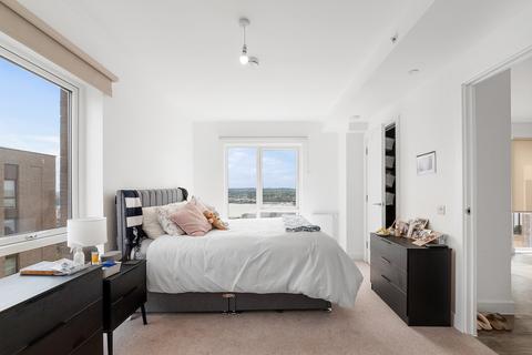 3 bedroom apartment to rent, Millet Place, Pontoon Dock London E16