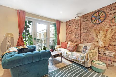 Morton Close, London