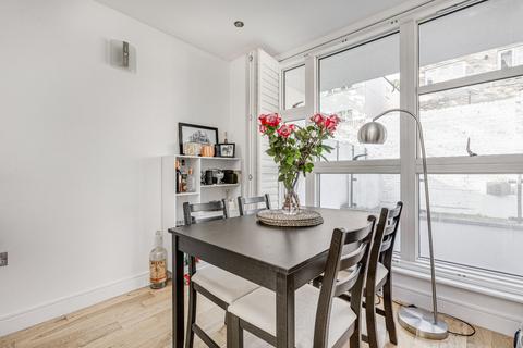 2 bedroom flat for sale, Gerards Place, London