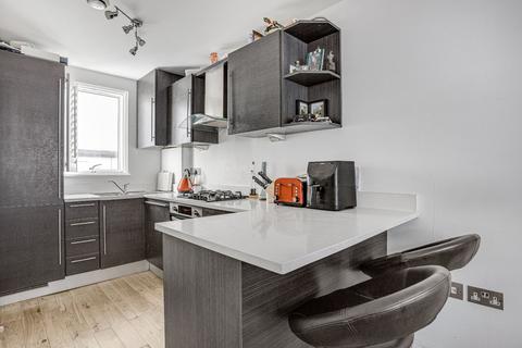 2 bedroom flat for sale, Gerards Place, London