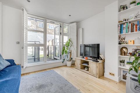 2 bedroom flat for sale, Gerards Place, London