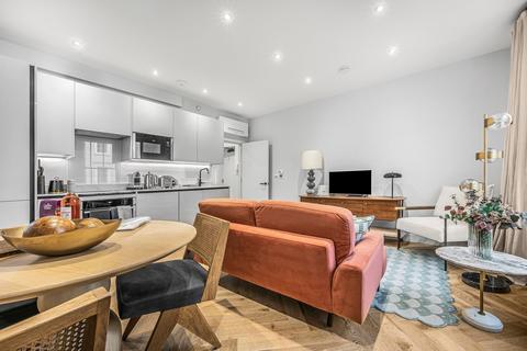 1 bedroom flat to rent, Charlotte Street, London