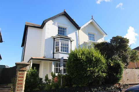 St. Johns Road, Newport PO30