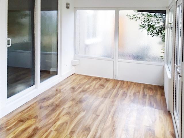 Bright, newly‑refurbished conservatory-style li...