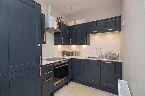 8/6 Hermitage Park, Edinburgh, EH6 8HB