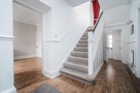 214 Duddingston Park South, Edinburgh, EH15 3EH