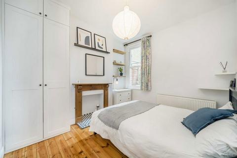 12 Avarn Road, London, SW17 9HA