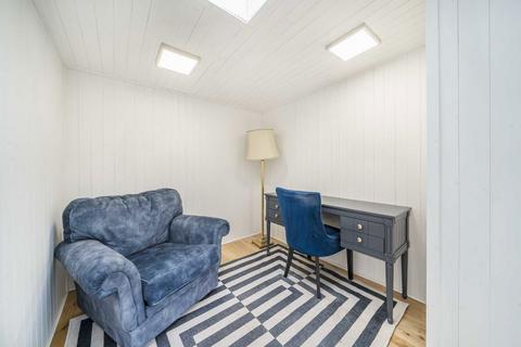 12 Avarn Road, London, SW17 9HA