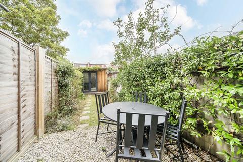 12 Avarn Road, London, SW17 9HA