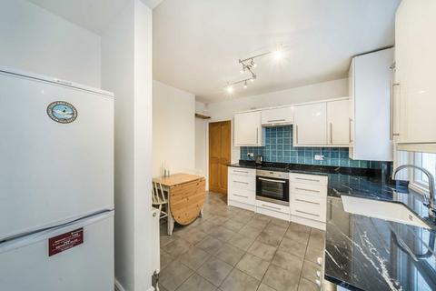 12 Avarn Road, London, SW17 9HA