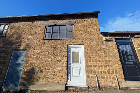 4 bedroom maisonette to rent, Market Hill, Rothwell, NN14