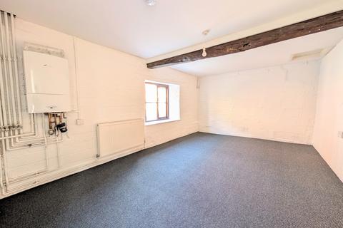 4 bedroom maisonette to rent, Market Hill, Rothwell, NN14