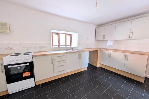 4 bedroom maisonette to rent, Market Hill, Rothwell, NN14