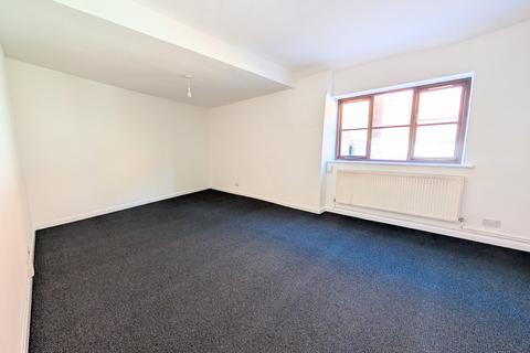 4 bedroom maisonette to rent, Market Hill, Rothwell, NN14
