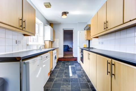 6 bedroom maisonette to rent, Myrtle Grove, Jesmond, Newcastle upon Tyne