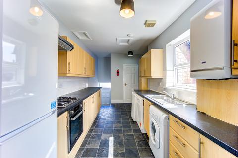6 bedroom maisonette to rent, Myrtle Grove, Jesmond, Newcastle upon Tyne