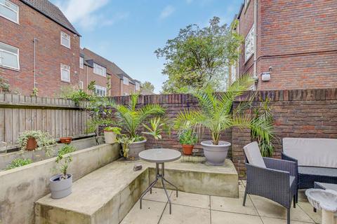 undefined, Fawcett Close, London, SW11