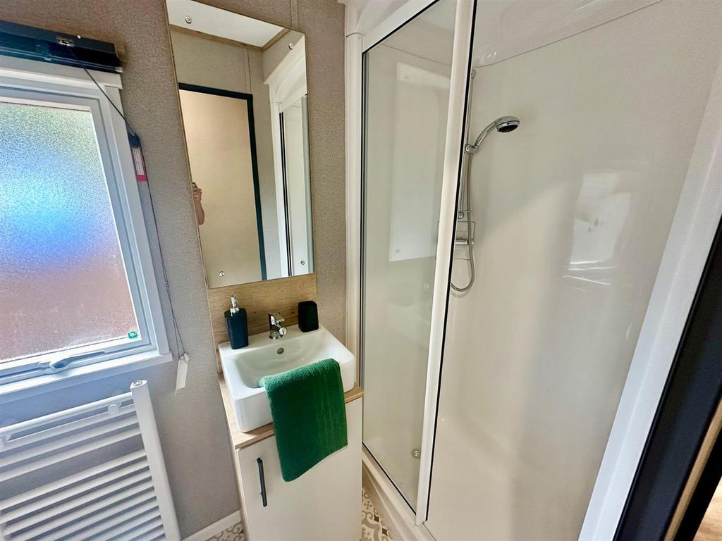 Shower room.jpg