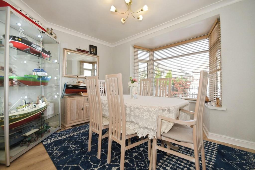 DINING ROOM.jpg