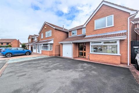 4 bedroom detached house for sale, Choyce Close, Atherstone